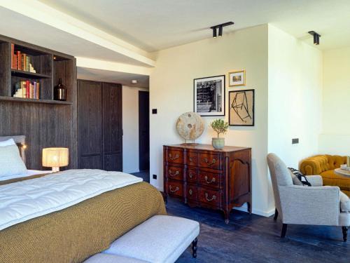 Royal Suite with Balcony and River View