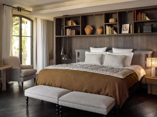 Royal Suite with Balcony and River View