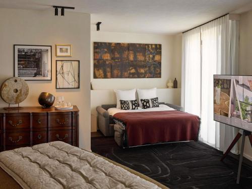 Royal Suite with Balcony and River View