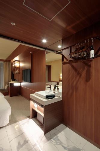 Twin Room with Sofa Bed - High Floor - Non-Smoking