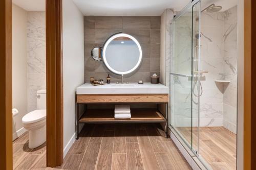 King Room with City View - Hearing Accessible