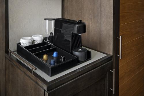 King Room with Roll-In Shower - Mobility Access/Hearing Accessible