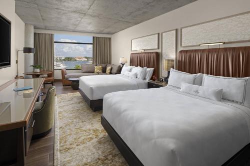 Queen Room with Two Queen Beds and Bathtub - Mobility Access
