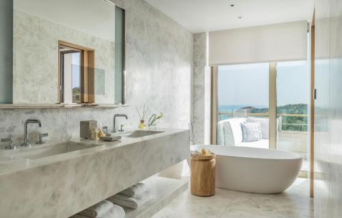 Arion Pine-View Executive Suite King