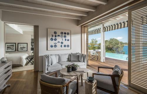 Bungalow Suite with Private Pool and Sea View