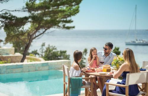 Bungalow Suite with Private Pool and Sea View