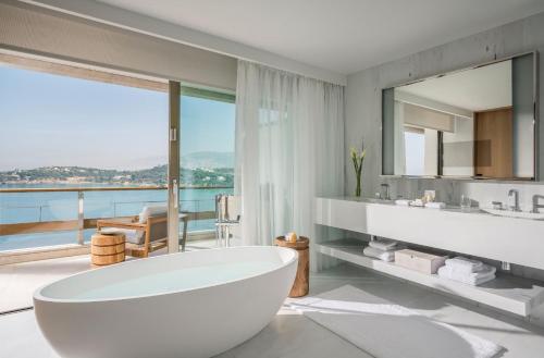 Arion Panoramic King Suite with Sea View