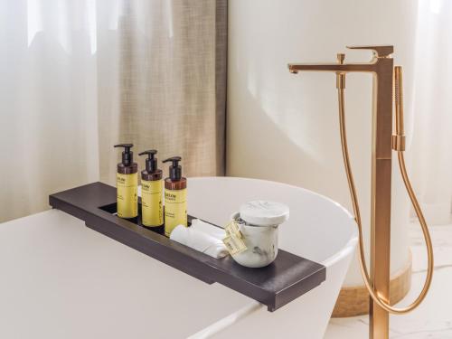 Extra ME+ Junior Suite with Spa Access (2 adults + 2 children)