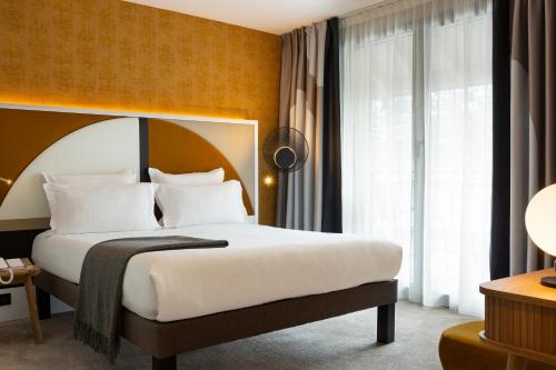 Classic Room with Double Bed and Single Sofa Bed