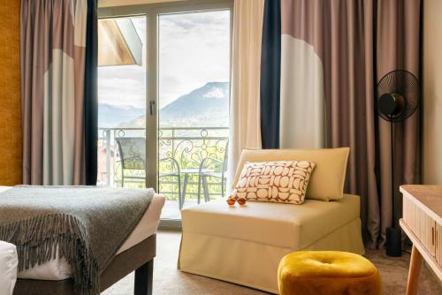 Classic Room with Double Bed and Single Sofa Bed