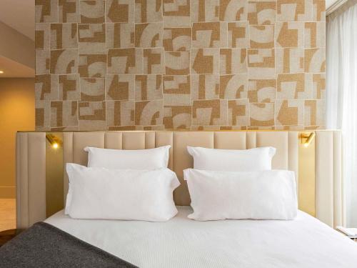 Suite with One Double and Two Twin Beds