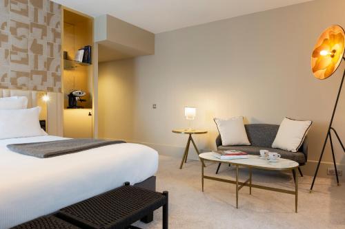 Suite with One Double and Two Twin Beds
