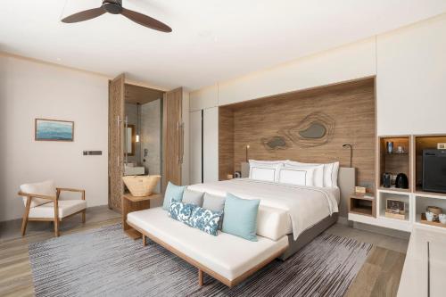 One-Bedroom Suite with Outdoor Bathtub