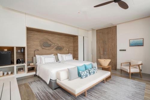 One-Bedroom Suite with Outdoor Bathtub