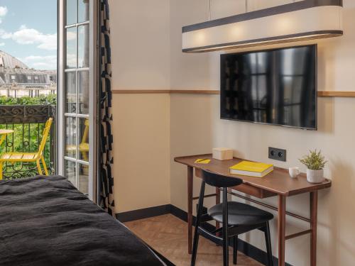Comfort Double Room with Balcony Paris View
