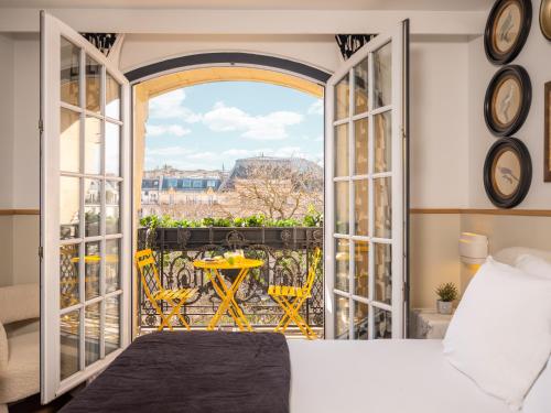 Comfort Double Room with Balcony Paris View