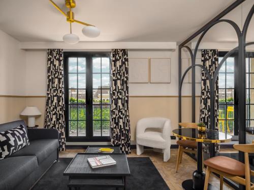 Junior Suite with Balcony Paris View
