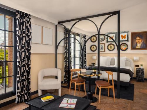 Junior Suite with Balcony Paris View