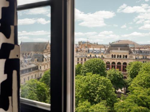 Cozy Room Paris View