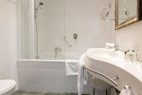 Classic Double or Twin Room with extra bed