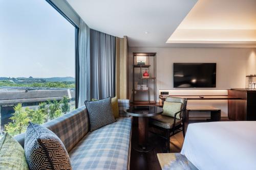 Twin Room with Two Twin Beds and City View