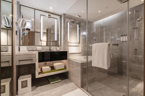 Twin Room with Two Twin Beds and City View