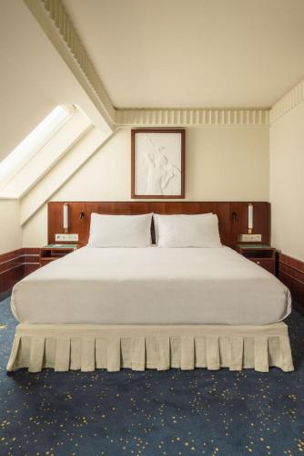 Interconnecting King Room