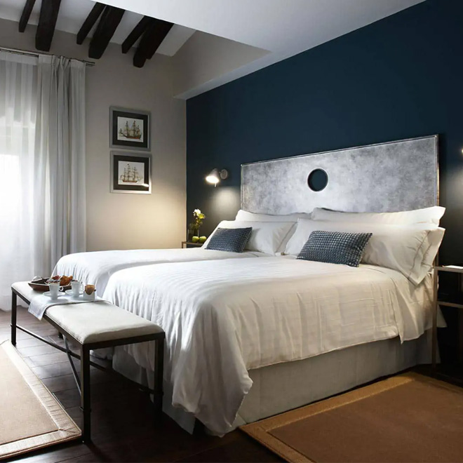 Double Room - 1 King Bed