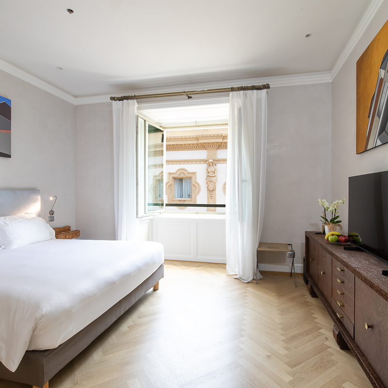 Deluxe Gallery room