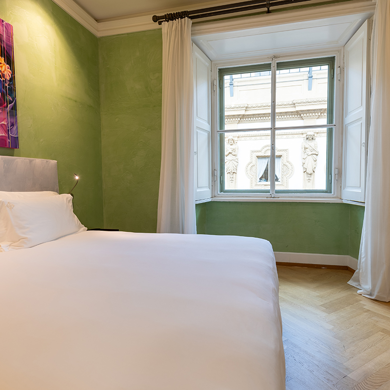 Deluxe Gallery room