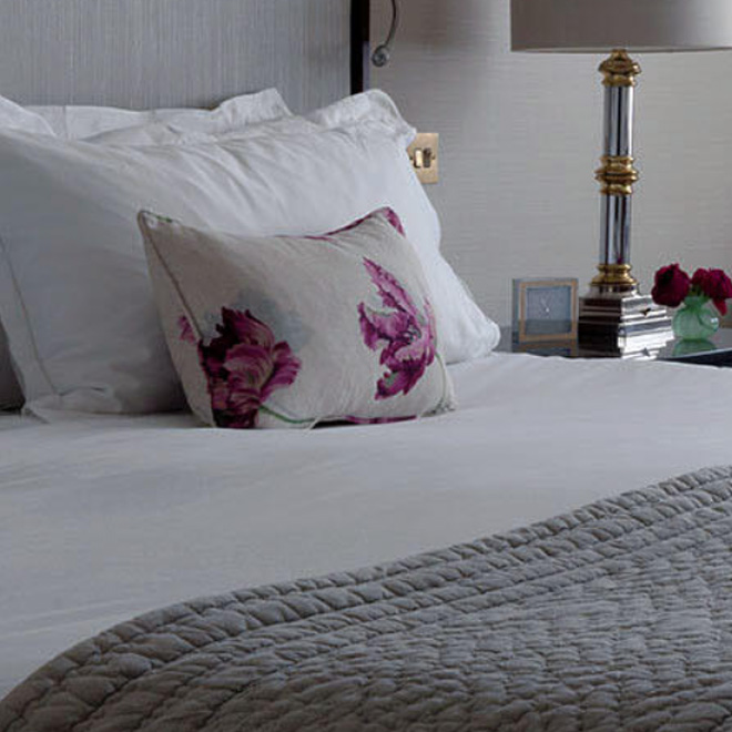 Classic Room - 1 Queen Bed 
