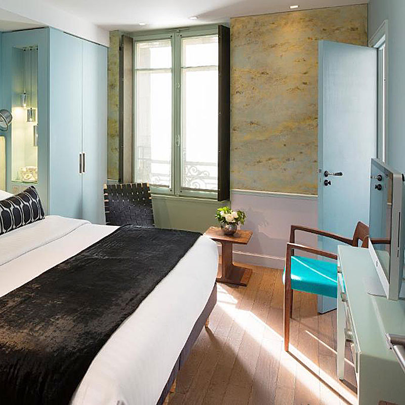 Superior Room - 1 Queen Bed
