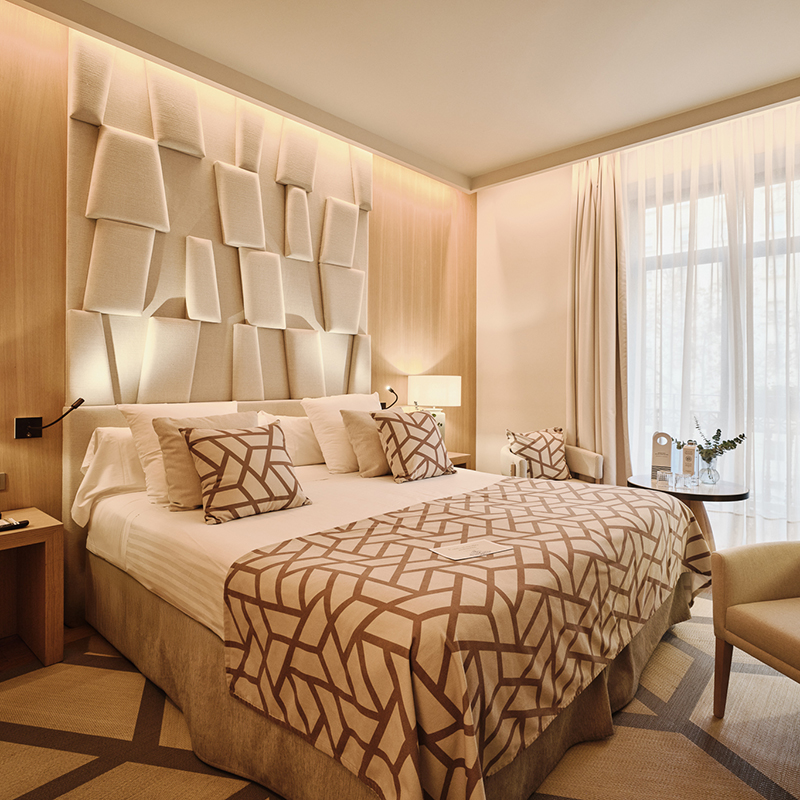 Single Room - 1 Queen Bed