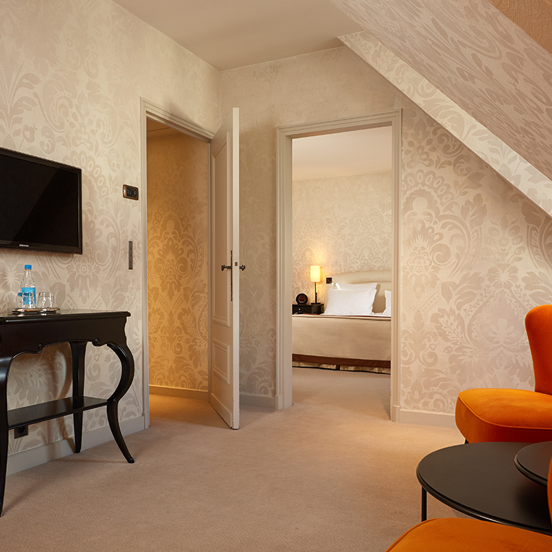Junior Suite - 1 Queen Bed