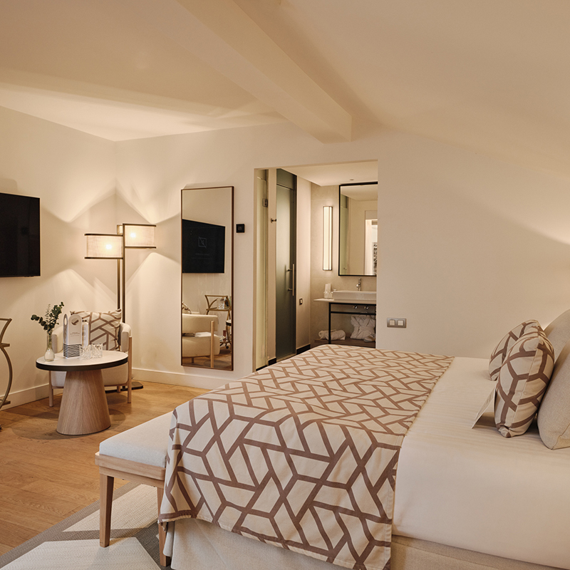 Deluxe Double Room - 1 King Bed