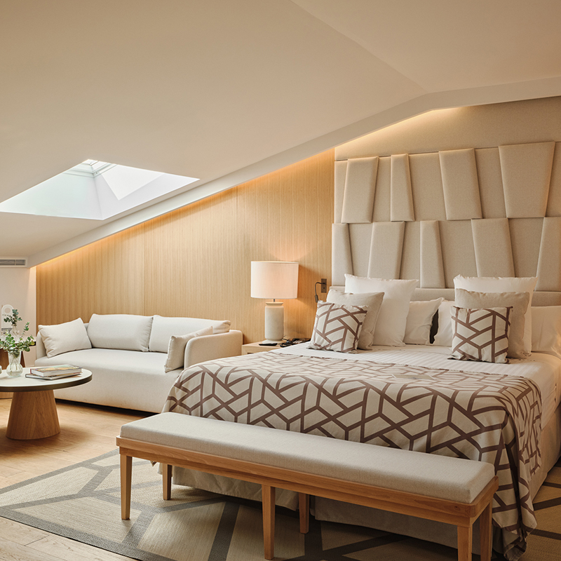 Junior Suite - 1 Queen Bed