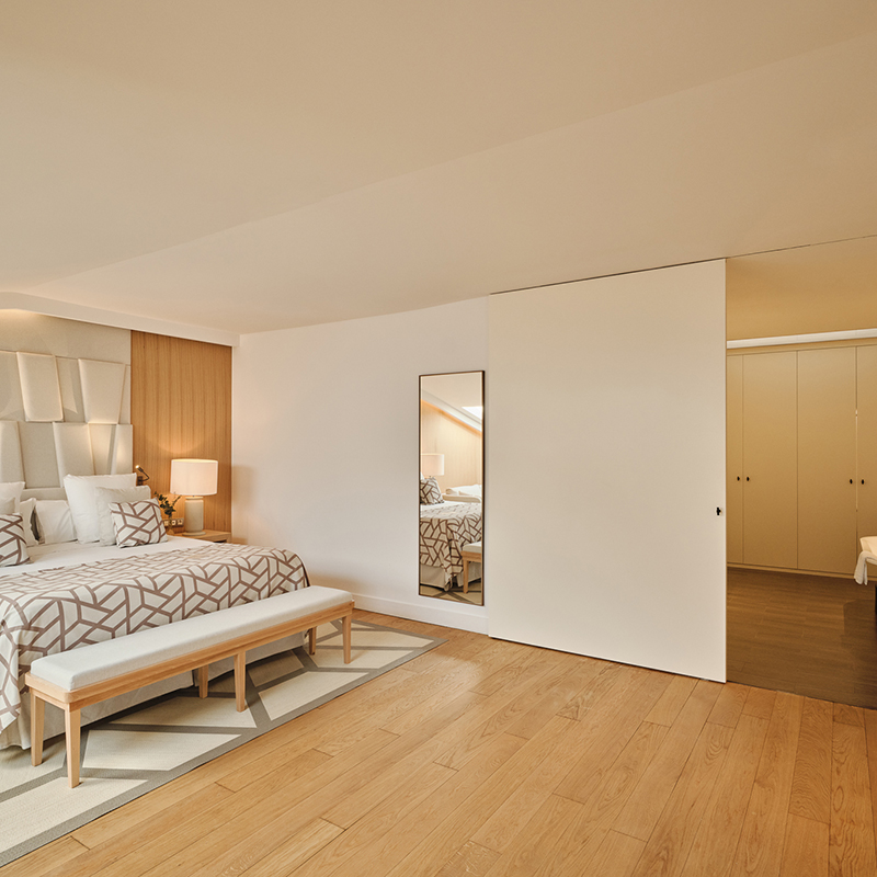 Junior Suite - 1 Queen Bed