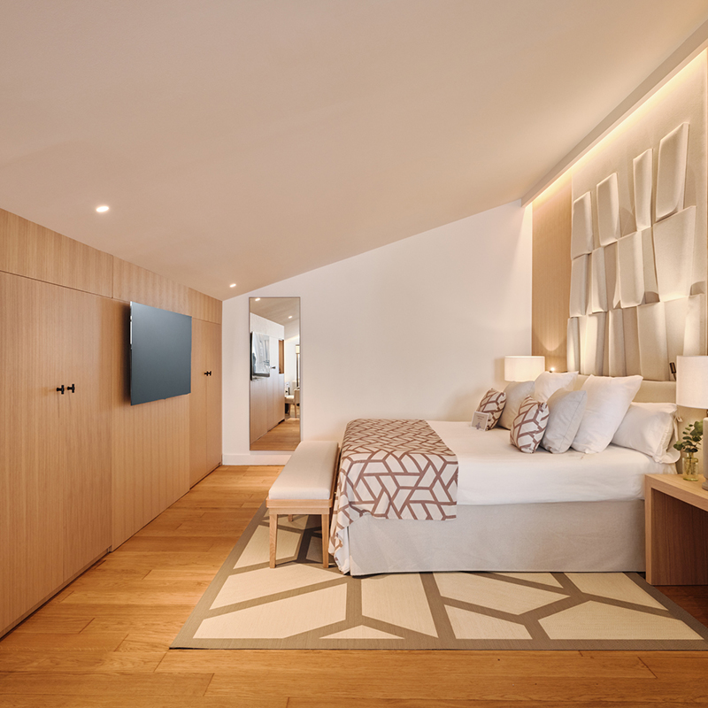 Junior Suite - 1 Queen Bed
