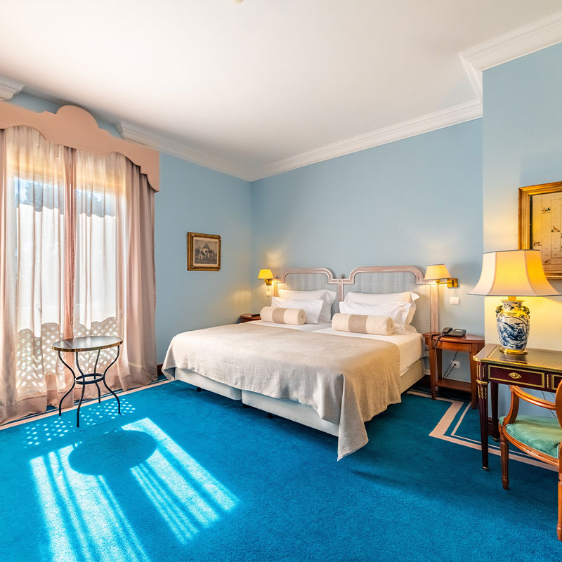 Deluxe City Room