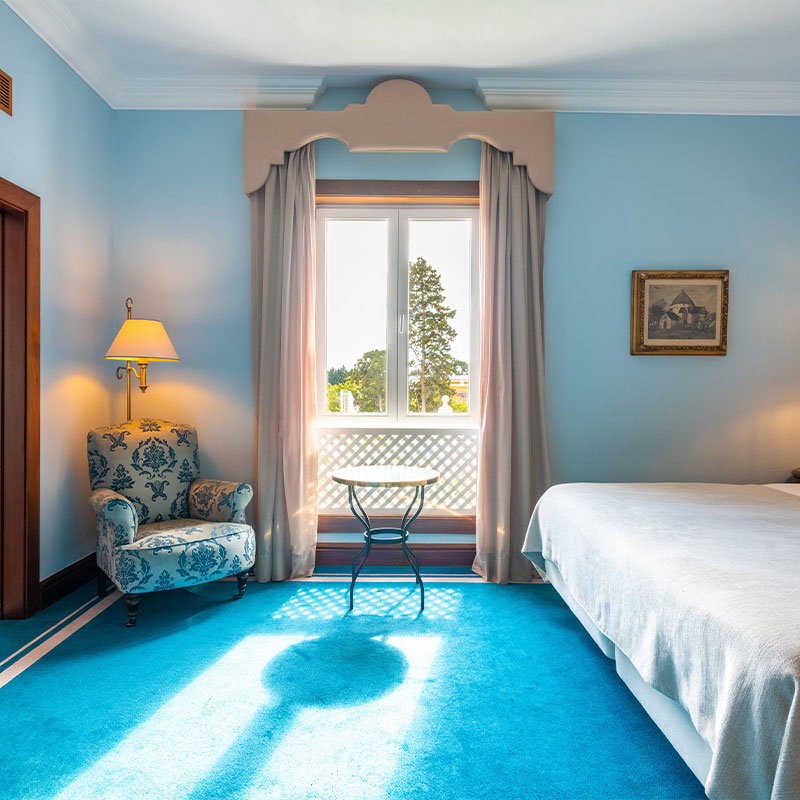 Deluxe City Room