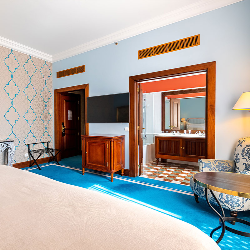 Deluxe City Room