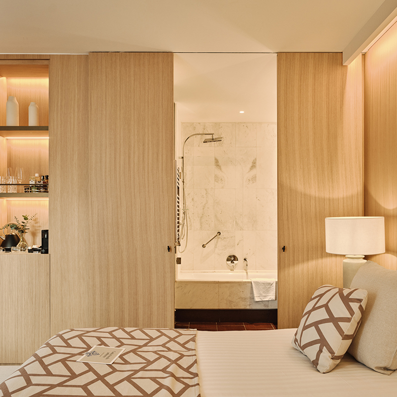 Dreamer's Double Room - 1 Queen Bed