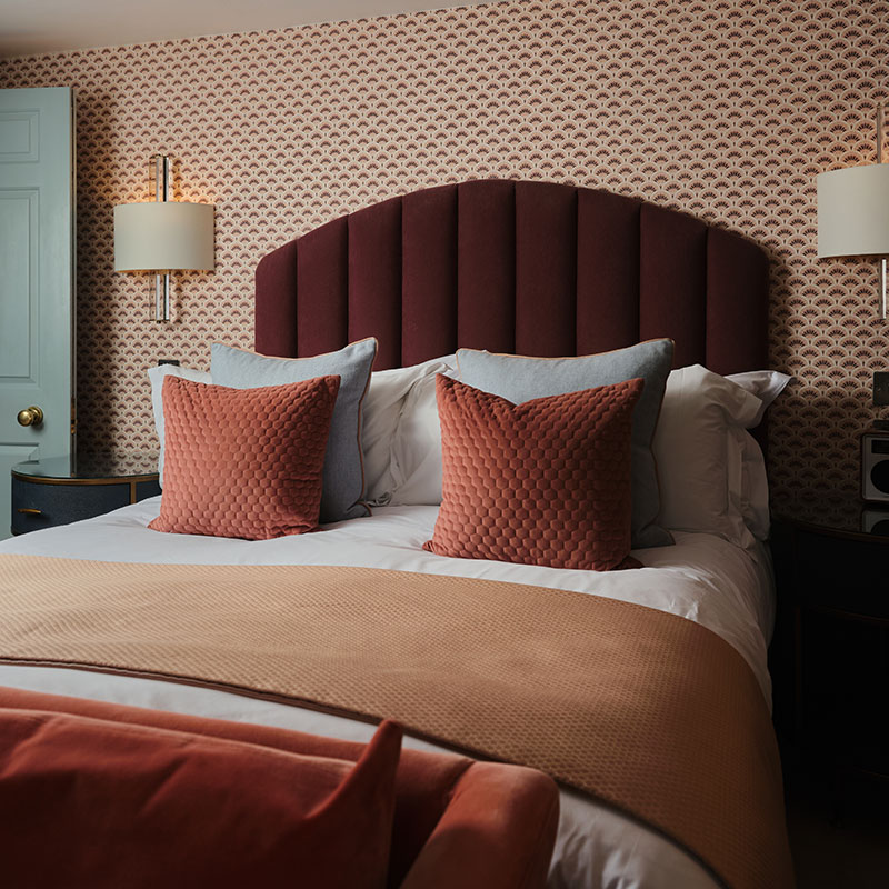 Classic Room - 1 Queen Bed 