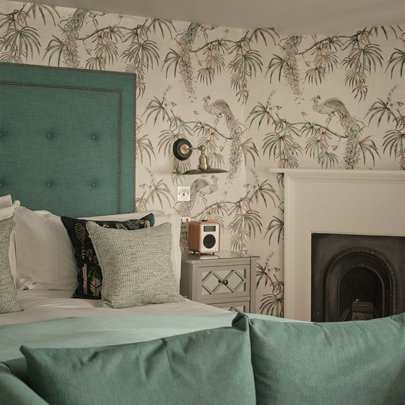 Classic Room - 1 Queen Bed 