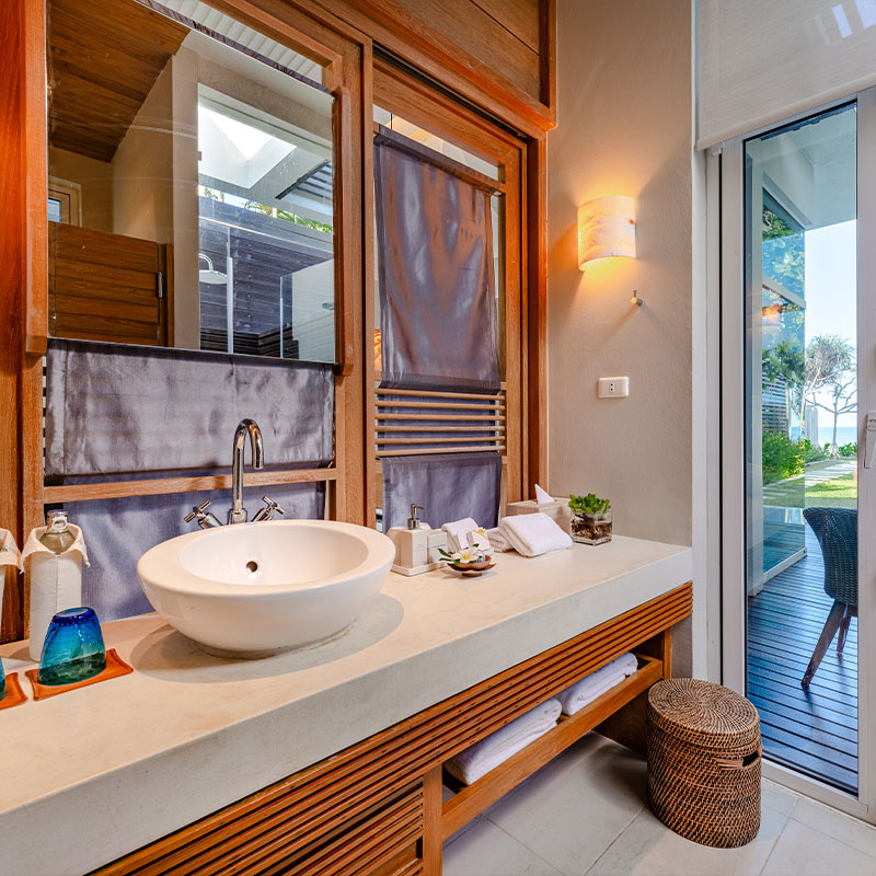 Beachfront Pool Suite