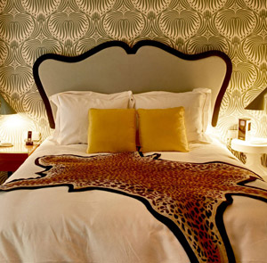 Superior Room - 1 Queen Bed