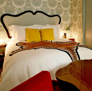 Deluxe Room - 1 Queen Bed