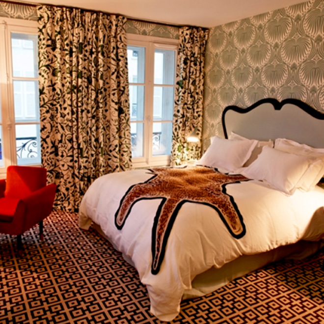 Deluxe Room - 1 Queen Bed