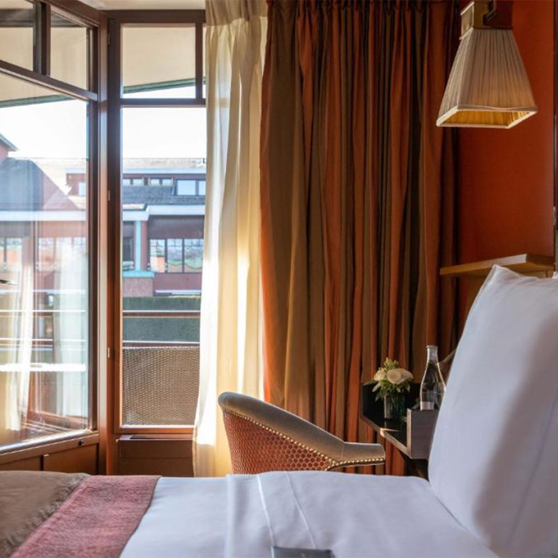 Single Superior Room - 1 Queen Bed