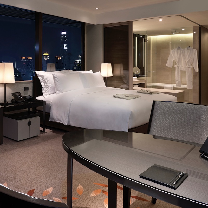 Deluxe Corner Room - King Bed